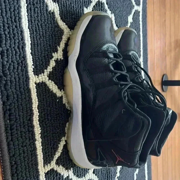 BOYS 7 YOUTH Jordan 11 Retro 72-10 (GS) - Picture 3 of 9